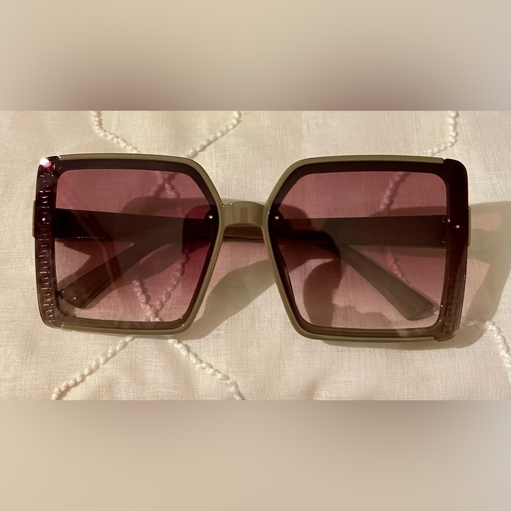NIB - 𝐁𝐑𝐀𝐍𝐃 𝐍𝐄𝐖 𝑆𝑈𝑁𝐺𝐿𝐴𝑆𝑆𝐸𝑆! 😎 - Picture 2 of 8